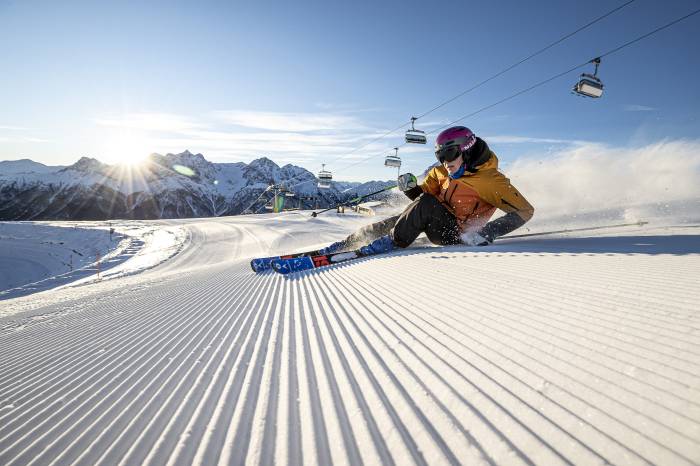 Die Ferienregion Engadin Samnaun Val Müstair bietet eine Vielzahl an Wintersportaktivitäten.