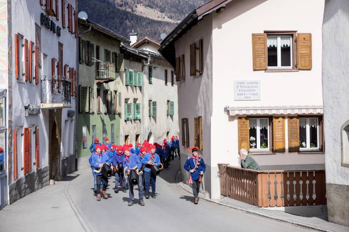 Die Accessoires unterscheiden sich teils von Dorf zu Dorf.