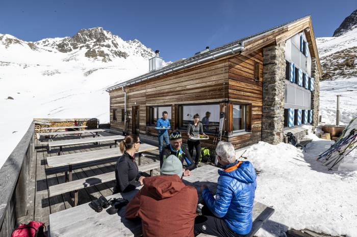 Die Tuoi-Hütte lädt zum Verweilen ein.