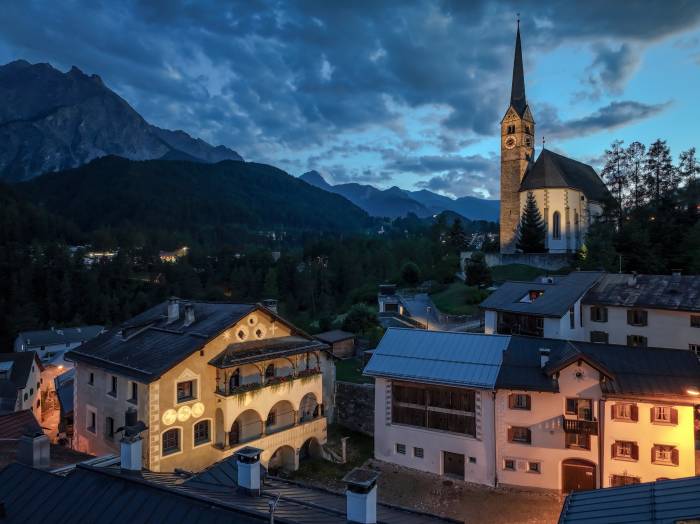 Auch das Museum in Scuol ist nun ins beste Licht gerückt.