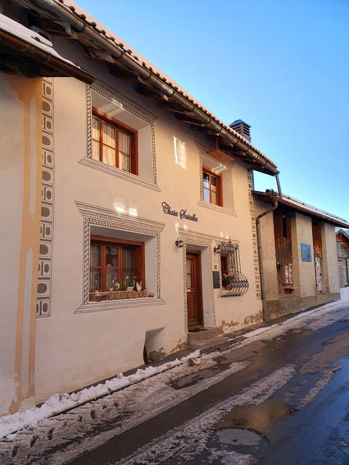 Das B&B Chasa Sassalba verbindet bäuerlichen Charme mit herzlicher Gastfreundschaft.