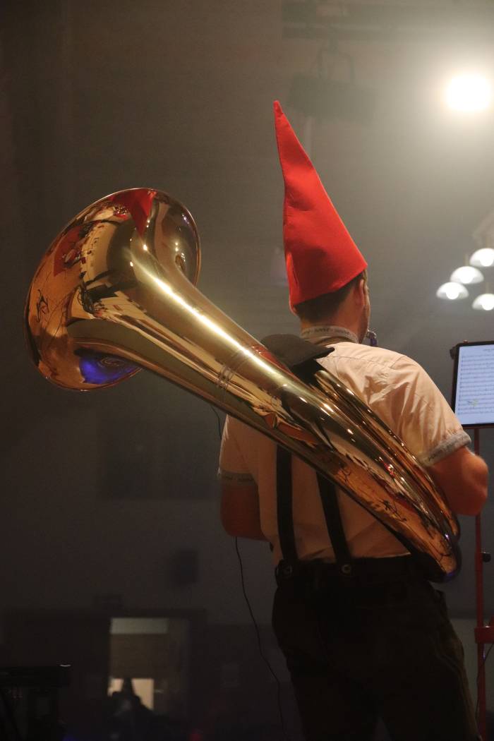 Die 7 Zwerge organisieren das erste Zwergenfestival für Blasmusik in Scuol.