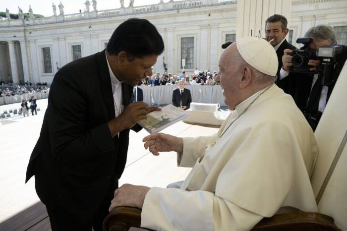 War sogar schon beim Papst: Pfarrer Mathew aus Zernez.