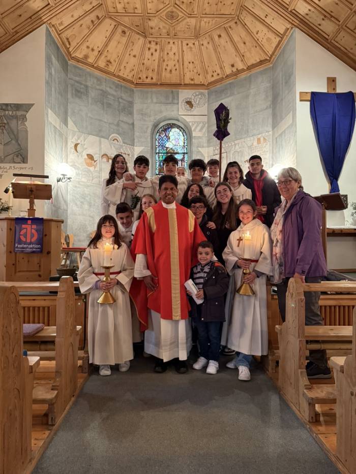 Pfarrer Mathew ist es wichtig, dass die Kinder und Jugendlichen gerne in die Kirche gehen.