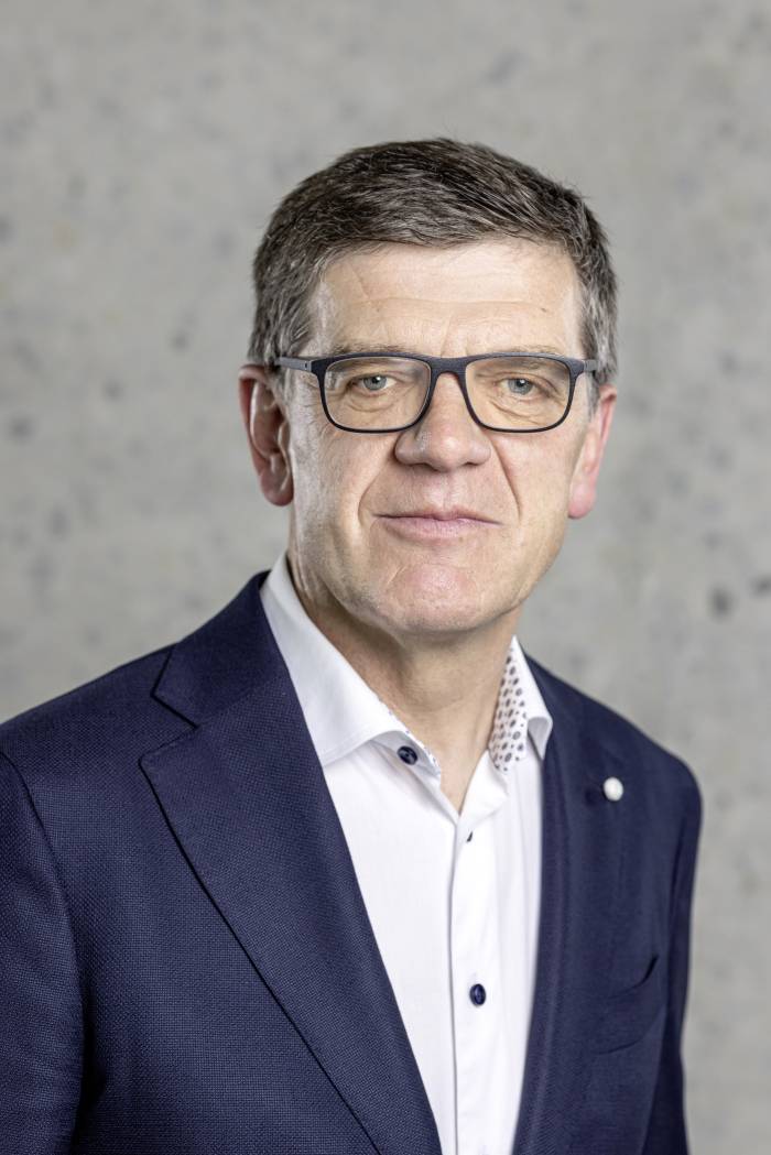 Kurt Baumgartner, Gastgeber und Besitzer der Hotelfamilie Belvédère, ist im Hotelrating von Kurt Wild und Andrin Willi zum Hotelier des Jahres gewählt worden. Gemeinsam mit seiner Frau Julia und den Mitarbeitenden hat er seit Ende der 90er Jahre in Scuol ein eigentliches Hotelresort aufgebaut, bestehend aus dem Belvédère, dem Belvair und dem Guardaval.