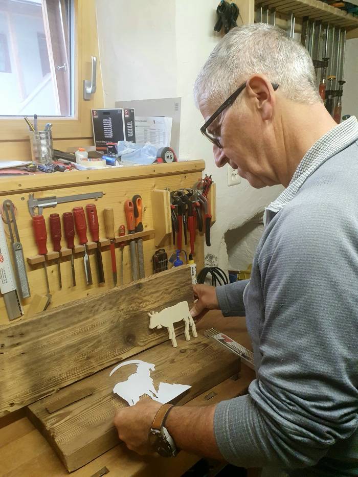 Ideenreich und mit viel Heimatgefühl lässt Gervas Rodigari in seiner Werkstatt dem Handwerksgeschick freien Raum.
