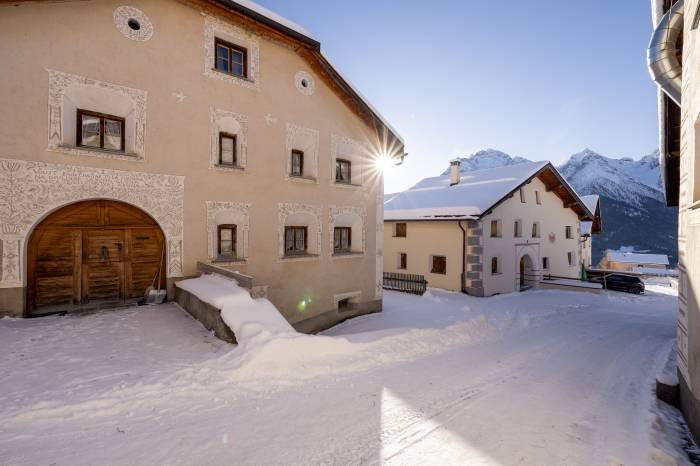 Auf winterlicher Entdeckungstour: Sgraffiti machen die Dörfer zum offenen Museum. 
