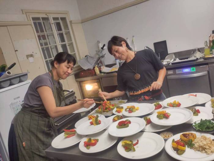 Yasuko Wada und Makoto Derungs kochen gemeinsam und verkaufen ihre Produkte unter dem Namen Coto Coto.