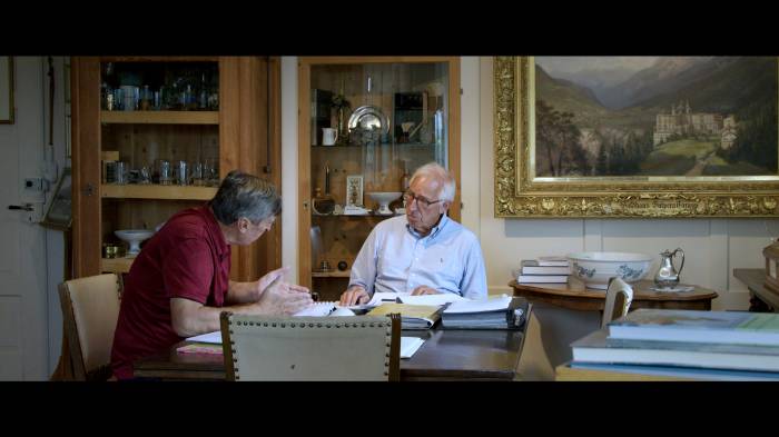 Rolf Zollinger, ehemaliger Hoteldirektor des Waldhaus, und Peter Lang, früher Kommissar bei der Kantonspolizei Graubünden, sind die beiden wichtigsten Protagonisten des Films.