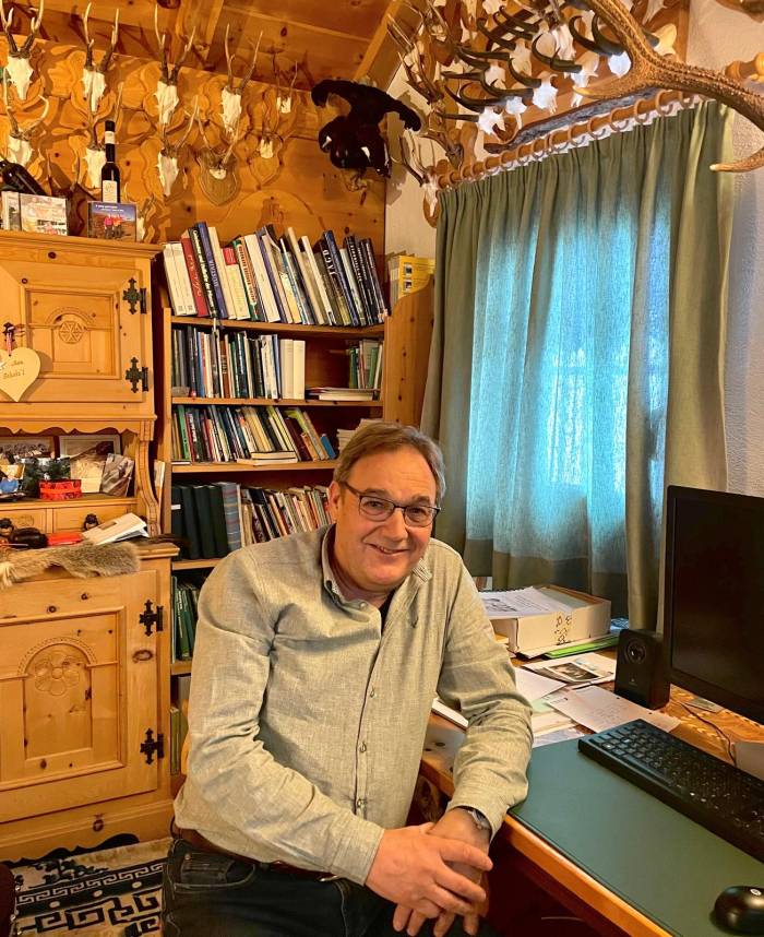 Arno Lamprecht – schreibt, musiziert und denkt in der Sprache des Tals.