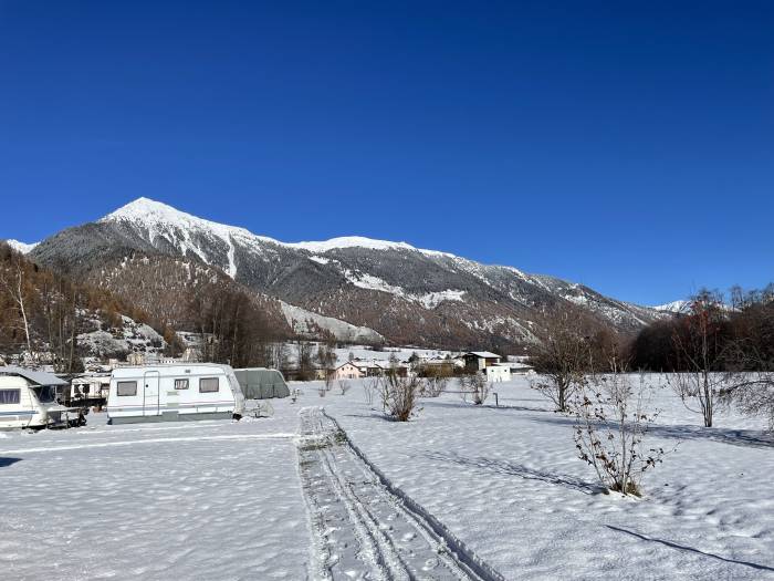 Campen im Winter kann zauberhaft sein, so wie hier in Müstair.
