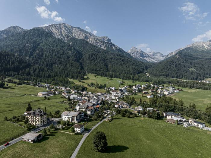 Die markante Kreuzform von Sta. Maria entstand dadurch, dass alle Häuser entlang der Hauptstrasse zum Ofenpass und der Strasse auf den Umbrail erbaut wurden. 