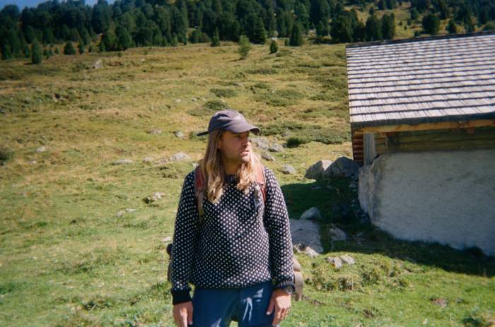 Lukas Müller ist am Zürichsee aufgewachsen und war vor seiner Migration nach Zernez länger in Winterthur wohnhaft. Seit drei Jahren ist er Oberstufenlehrer in Zernez. Neben der Schule ist er gerne im Tiefschnee und an den Kletterfelsen unterwegs. Sein von Kindesbeinen an bestehendes Interesse am Fischen wurde am Inn neu entfacht, da es hier im Vergleich zum Zürichsee effektiv noch Fische zu fangen gibt. Ausserdem ist er bei den Senioren des HC Zernez als interkantonale Verstärkung und gefürchteter Topskorer bekannt.