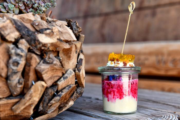 Degustieren, entdecken, geniessen: Kleine Köstlichkeiten machen die Vielfalt des Samnauner Gipfelgenusses erlebbar.