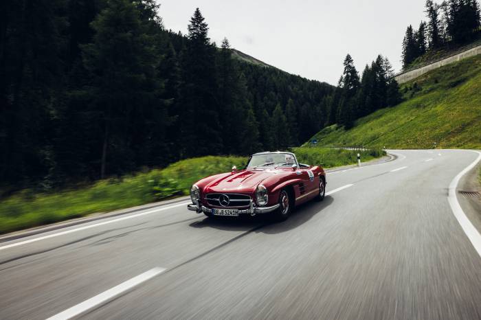 Historische Fahrzeuge unterwegs in der Bergwelt: Die Arlberg Classic Car Rally bringt klassische Automobilkultur nach Samnaun.