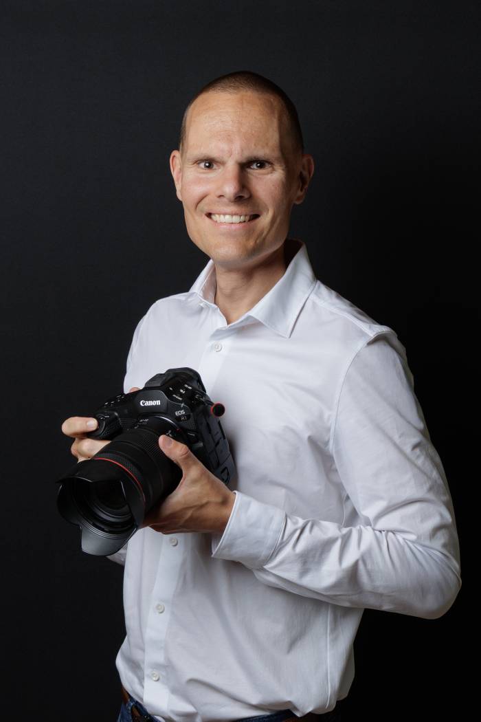 Dominik T&auml;uber lebt seit 2010 im Engadin und arbeitet bei der Destination Engadin Samnaun Val M&uuml;stair im Bereich digitale Projekte. In seiner Freizeit ist er leidenschaftlicher und nebenberuflicher Fotograf.