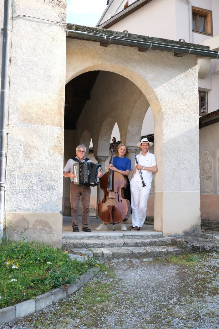 Das Musikertrio: v.l. Joseph Bachmann, Madlaina Küng, Stephan Britt   

