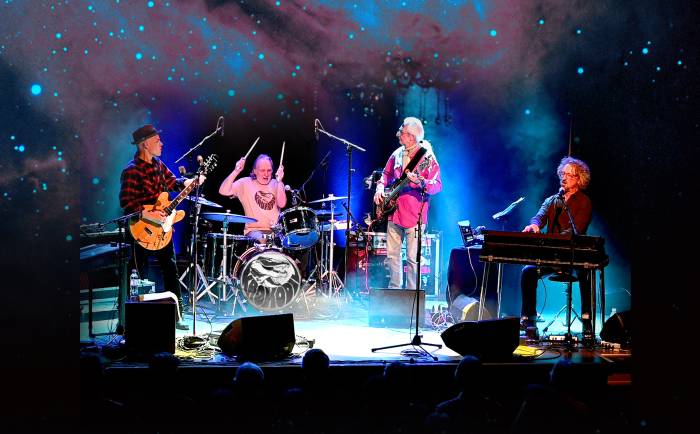 Die Band Krokodil in ihrer neuen Besetzung, bereit für das Konzert in Tschlin.