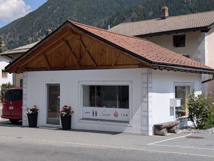 Goldschmiede Val Müstair, Via Maistra 50 (vis-à-vis Hotel Münsterhof), 7537 Müstair