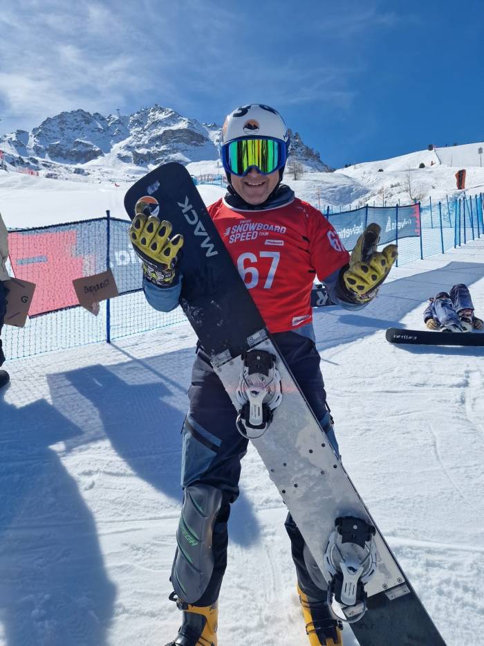 Als ehemaliger Snowboard-Weltcup-Athlet weiss Hansruedi Ammann, worauf es beim Material ankommt.

 