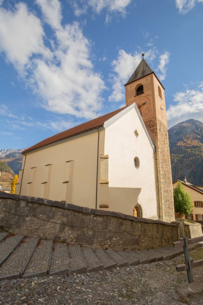 Die Florinuskirche ist die zweitgrösste reformierte Kirche in Graubünden. 