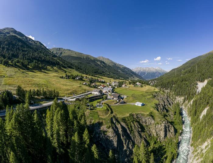 Das Dorf Brail liegt oberhalb der Innschlucht.