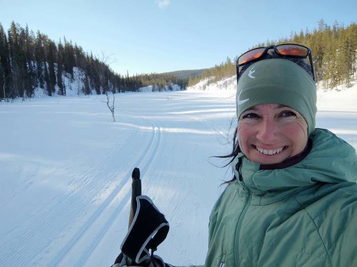 Claudia Alini ist Wanderwegkoordinatorin für die ganze Region. Sie steht aber auch gerne mal auf den Langlaufski.