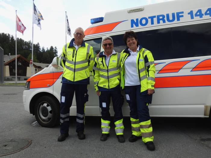 Drei Viertel des Ambulanzteams Zernez: Rico Zala, Arno Tragust und Manuela Bott. Es fehlt Urs Luzi.
