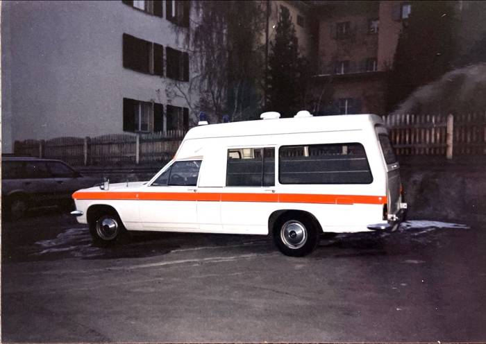 Das erste Ambulanzfahrzeug in Zernez.